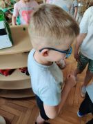 Dziecko znalazło jajko z zadaniem 