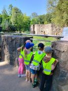 Dzieci w zoo