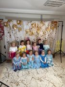 Dziewczynki na sesji zdjęciowej 